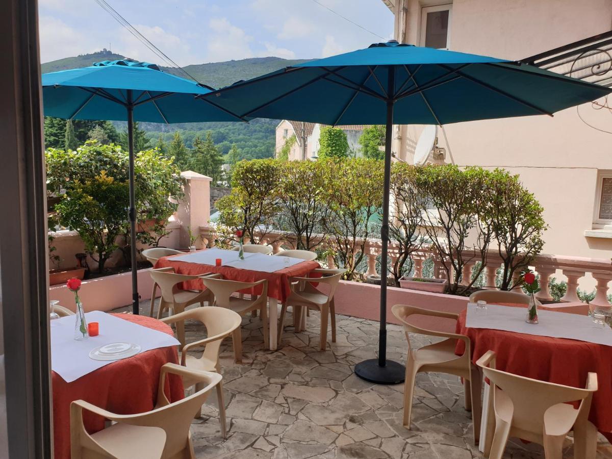 Hotel - Restaurant - Bar Saint Avit L Hotel Des Tchoumjeu Lourdes Kültér fotó